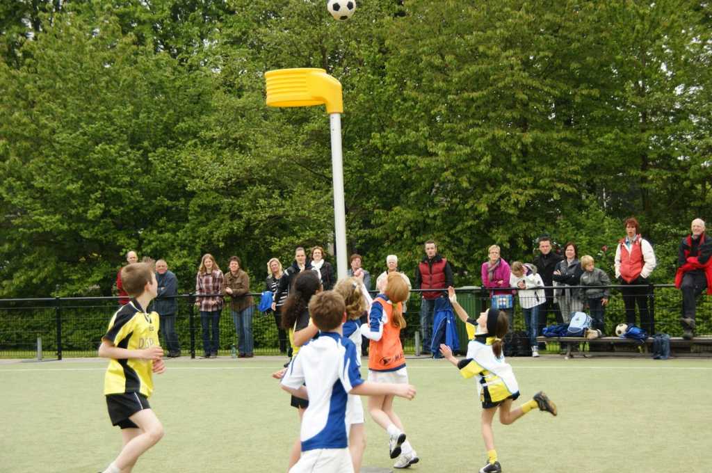 Korfbal E2  8 mei 2010 -5.JPG